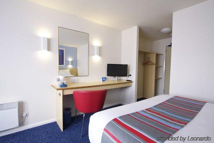 Travelodge Aberdeen Central Bagian luar foto