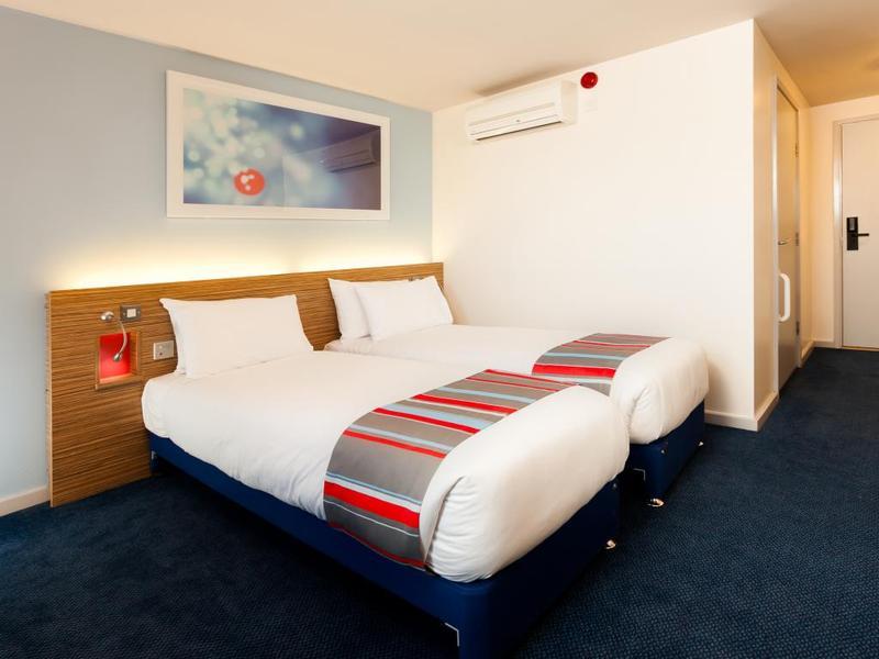 Travelodge Aberdeen Central Bagian luar foto