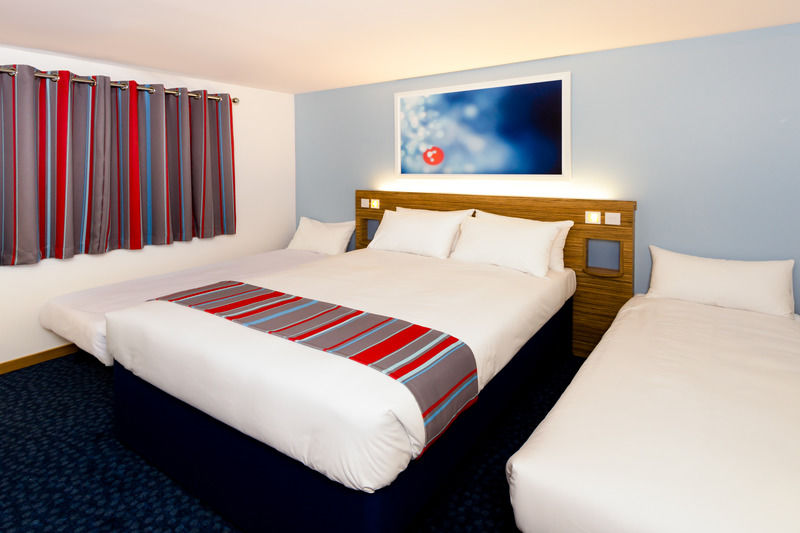 Travelodge Aberdeen Central Bagian luar foto