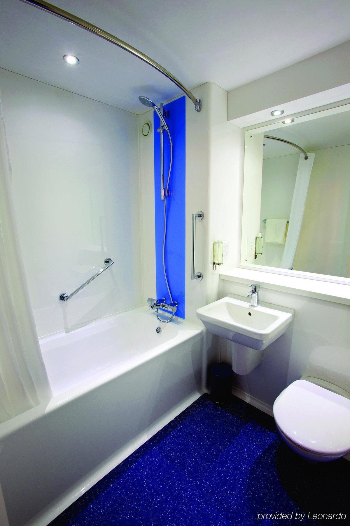 Travelodge Aberdeen Central Bagian luar foto