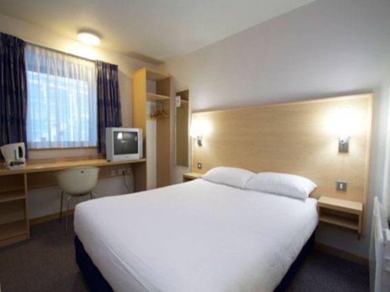 Travelodge Aberdeen Central Bagian luar foto