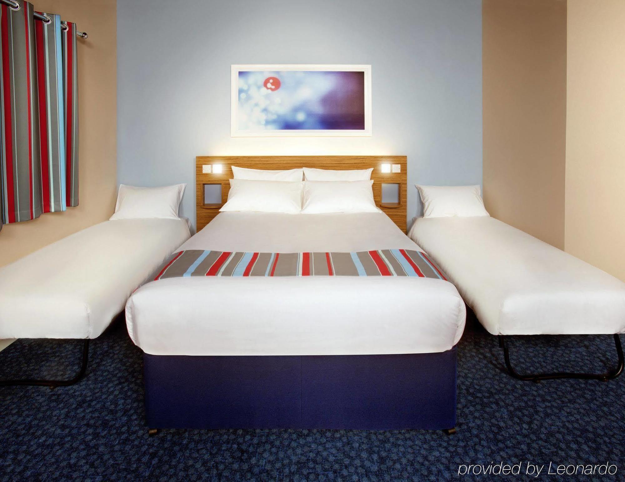 Travelodge Aberdeen Central Bagian luar foto