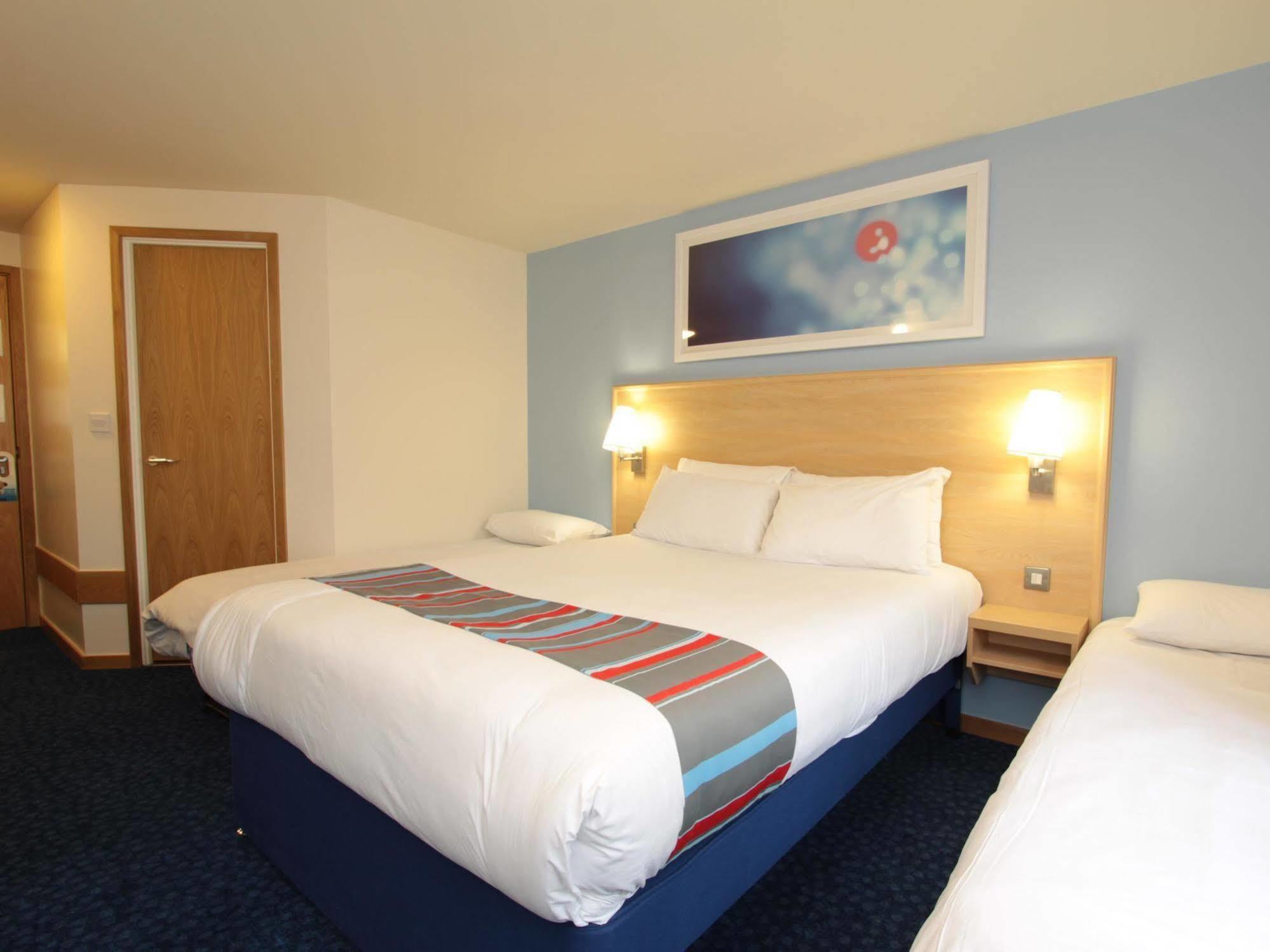 Travelodge Aberdeen Central Bagian luar foto