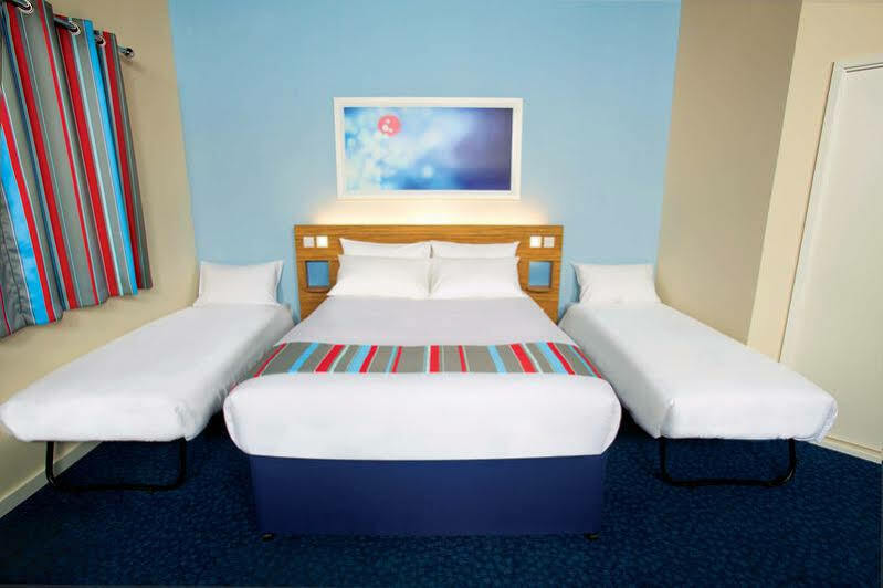 Travelodge Aberdeen Central Bagian luar foto